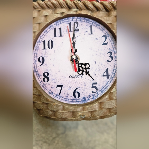 VTG Resin Apple Basket Shaped Kitchen Quartz Clock Works - Picture 4 of 8